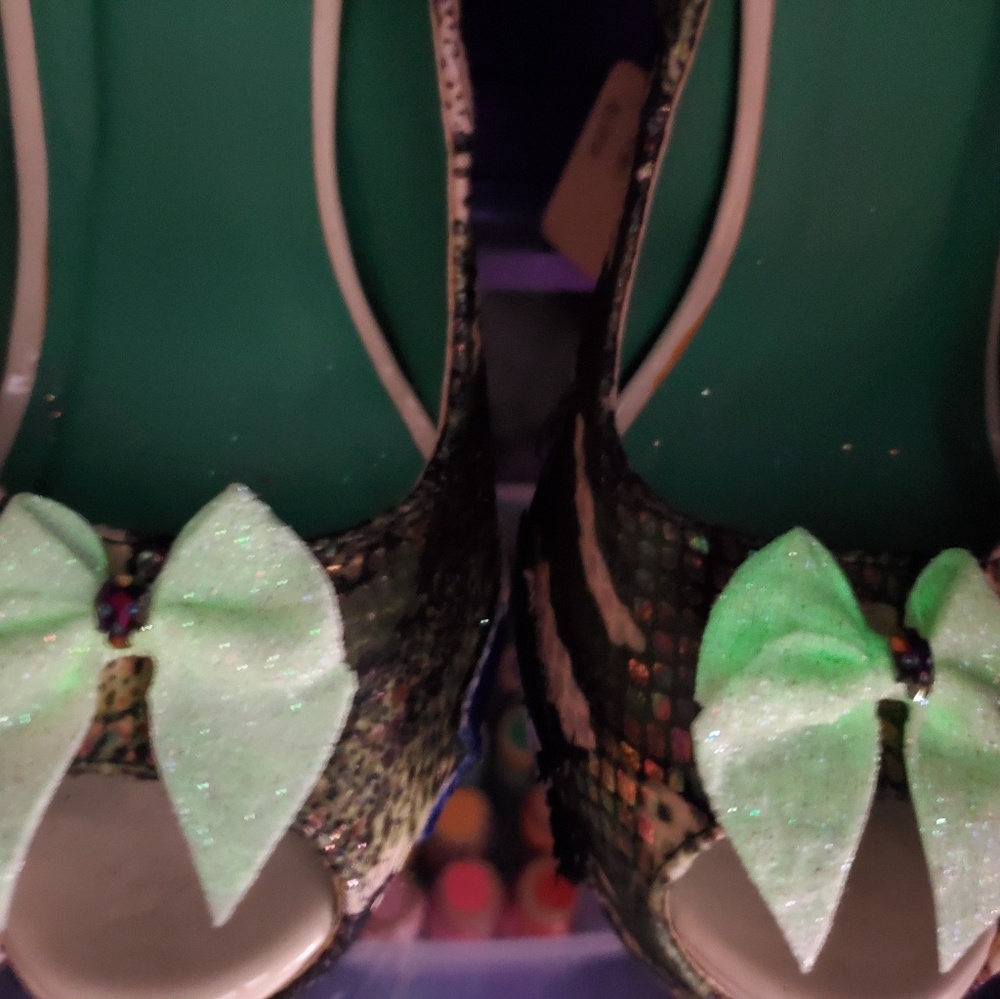 Custom designed "Military Pinup" heels - Picture 6 of 6